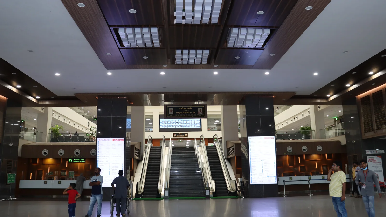 The ground floor lobby and escalators
