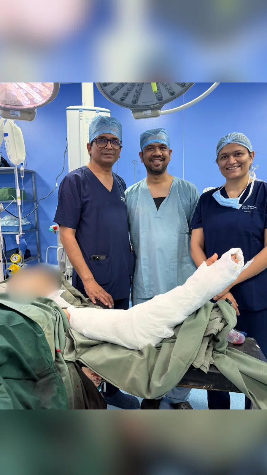 Dr. Arvind Patel and the surgical team with Gujarat's sixth hand transplant recipient in theatre